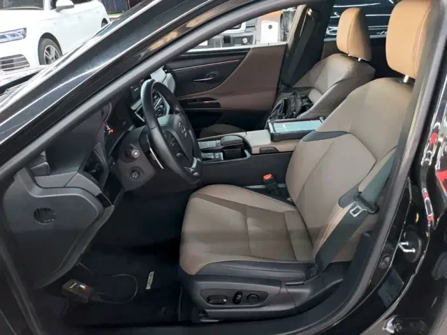 Lexus ES — Фото автомобиля 14