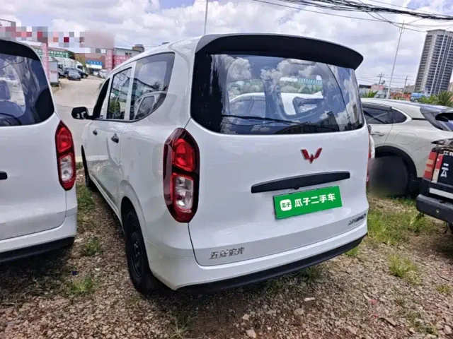 Wuling Hongguang — Фото автомобиля 22
