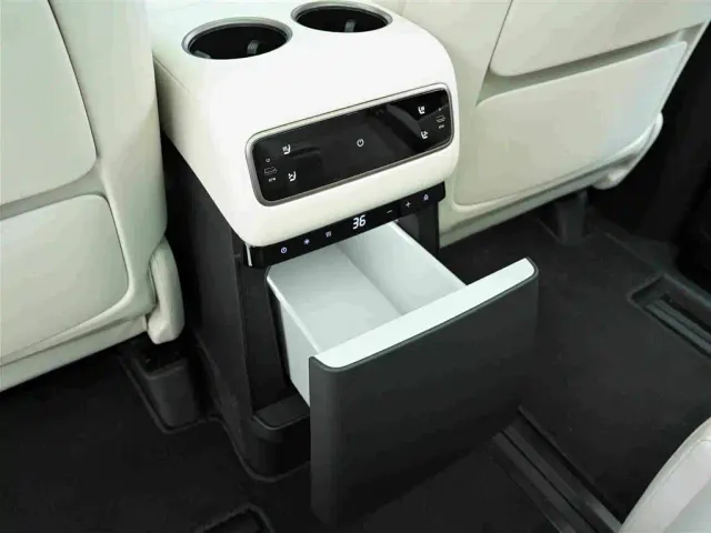 Li Auto MEGA — Фото автомобиля 23