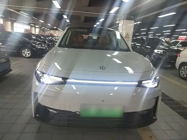 Leapmotor C10 — Фото автомобиля 2