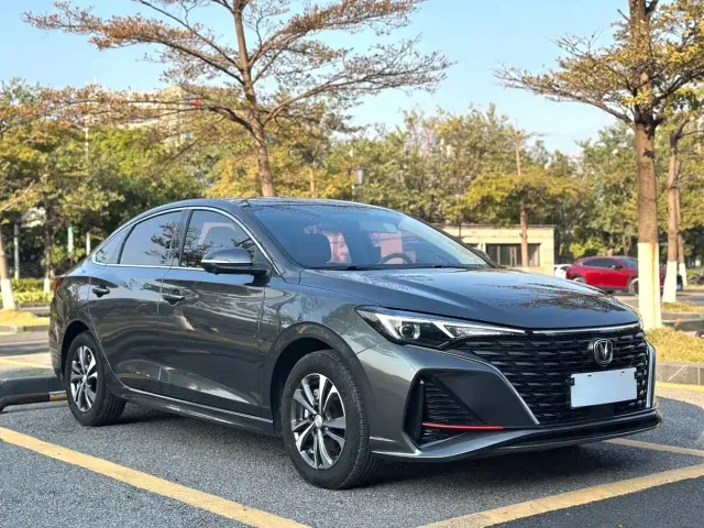 Changan Eado — Фото автомобиля 3