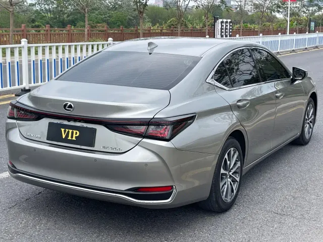 Lexus ES — Фото автомобиля 6