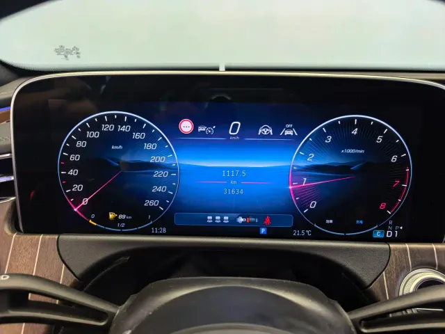 Mercedes-Benz E-Class — Фото автомобиля 18