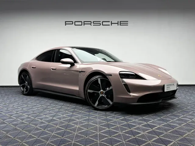 Porsche Taycan — Фото автомобиля 10