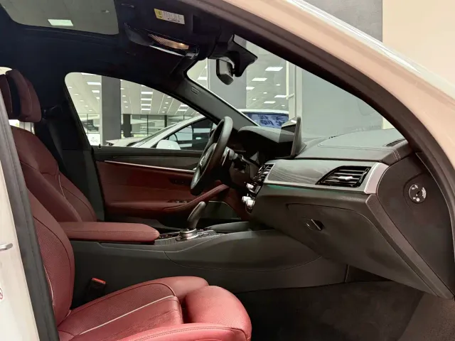 BMW 5 Series — Фото автомобиля 14