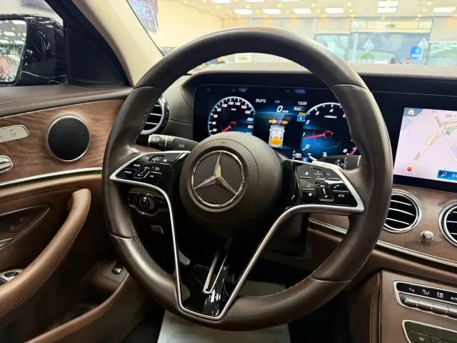 Mercedes-Benz E-Class — Фото автомобиля 9