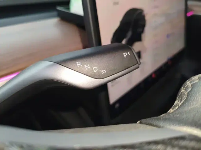 Tesla Model Y — Фото автомобиля 13