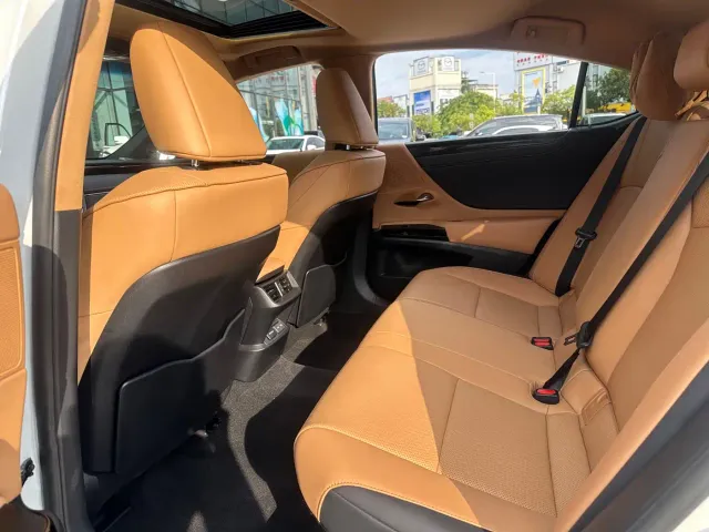 Lexus ES — Фото автомобиля 15
