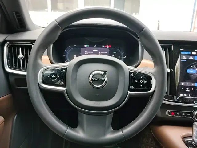 Volvo S90 — Фото автомобиля 6