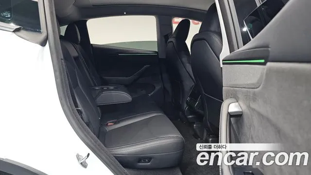 Tesla Model Y — Фото автомобиля 10