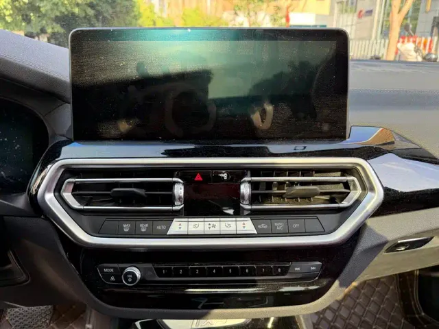BMW iX3 — Фото автомобиля 10