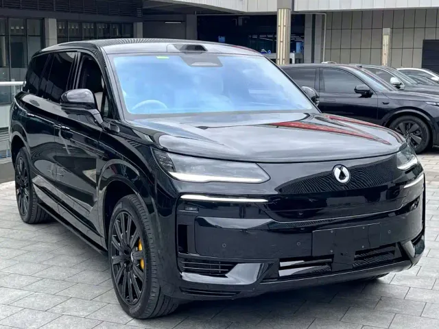 Denza N9 — Фото автомобиля 2