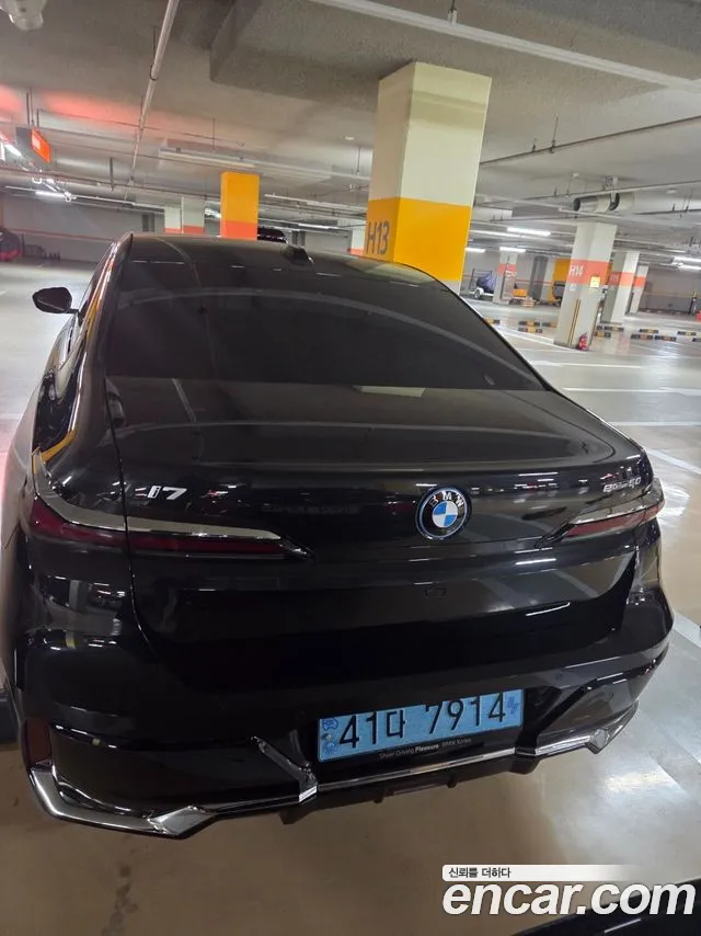 BMW i7 — Фото автомобиля 3