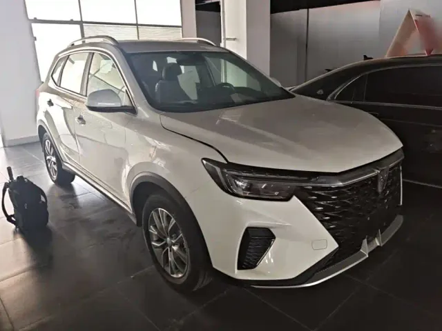 Roewe RX5 — Фото автомобиля 3