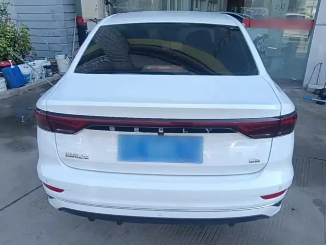 Geely Emgrand — Фото автомобиля 5