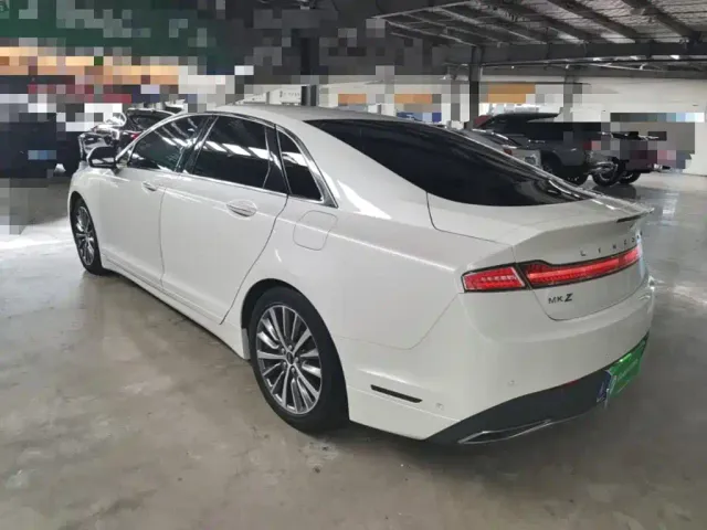 Lincoln MKZ — Фото автомобиля 4
