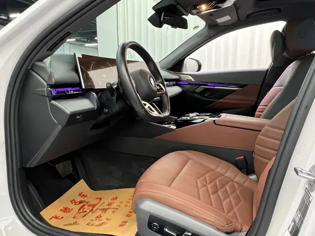 BMW 5 Series — Фото автомобиля 4