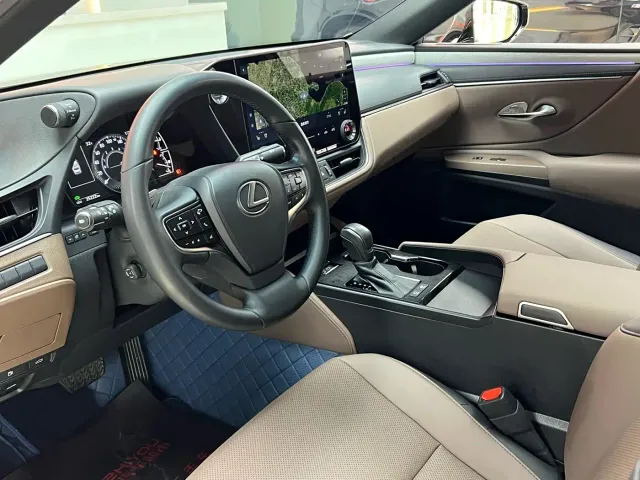 Lexus ES — Фото автомобиля 8