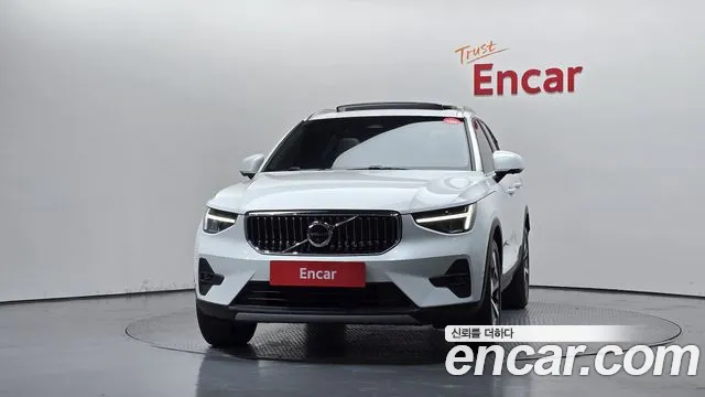 Volvo XC40 — Фото автомобиля 3