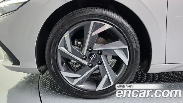 Hyundai AVANTE — Фото автомобиля 2