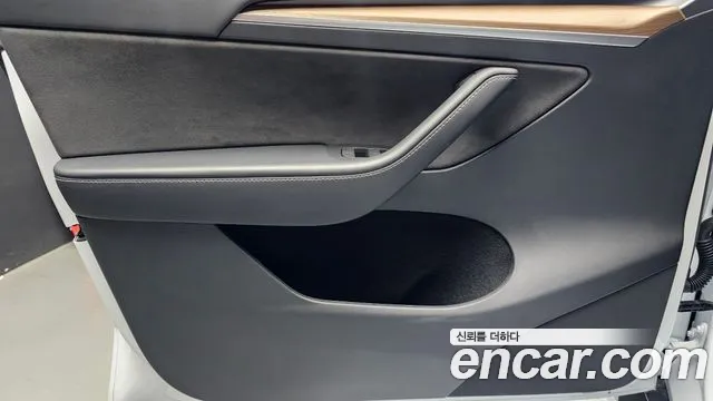 Tesla Model Y — Фото автомобиля 13