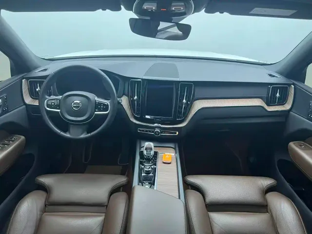Volvo XC60 — Фото автомобиля 11