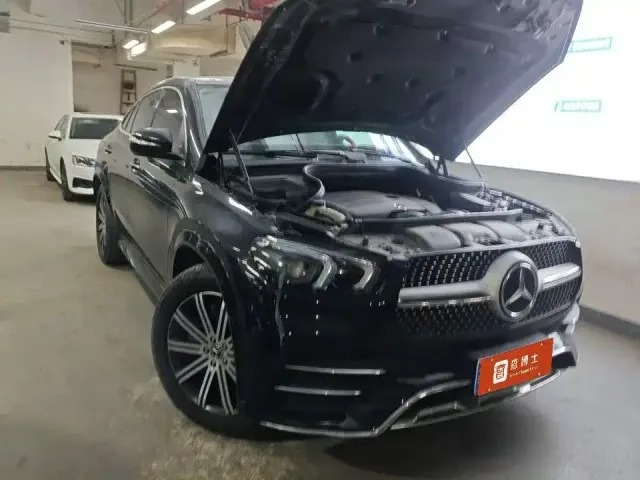 Mercedes-Benz Mercedes-Benz GLE Coupe 2022 GLE 350 4MATIC Coupe SUV Fashion — Фото автомобиля 4