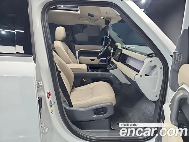 Land Rover Defender — Фото автомобиля 17