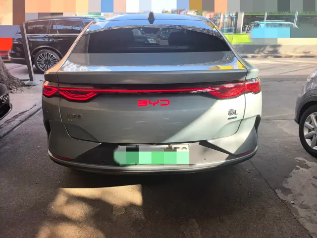 BYD Qin L — Фото автомобиля 17