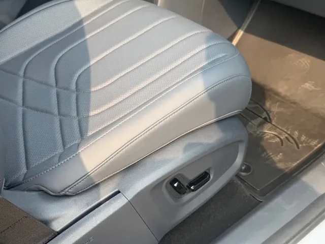 Geely Galaxy Starship 7 EM-i — Фото автомобиля 15