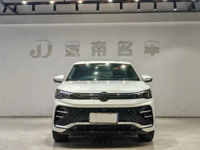 Volkswagen Tiguan L — Фото автомобиля 2