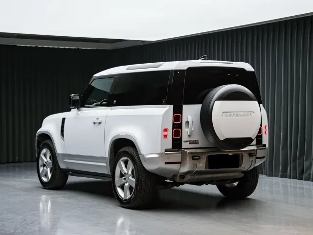 Land Rover Defender — Фото автомобиля 6