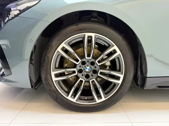 BMW 5 Series — Фото автомобиля 11