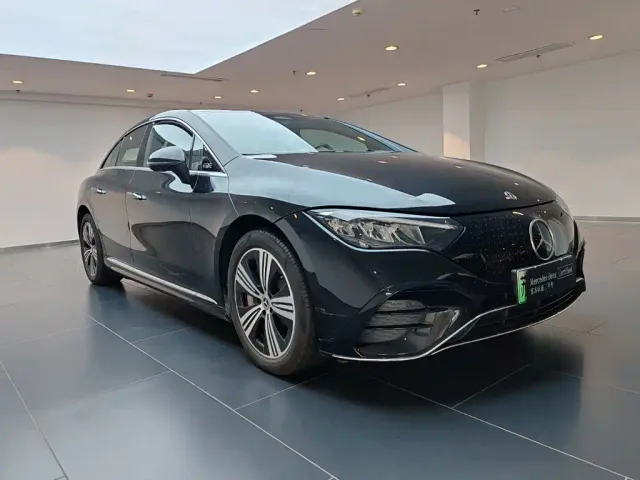 Mercedes-Benz EQE — Фото автомобиля 3