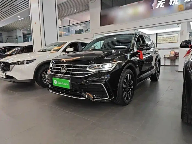 Фотография автомобиля — Volkswagen Tiguan L