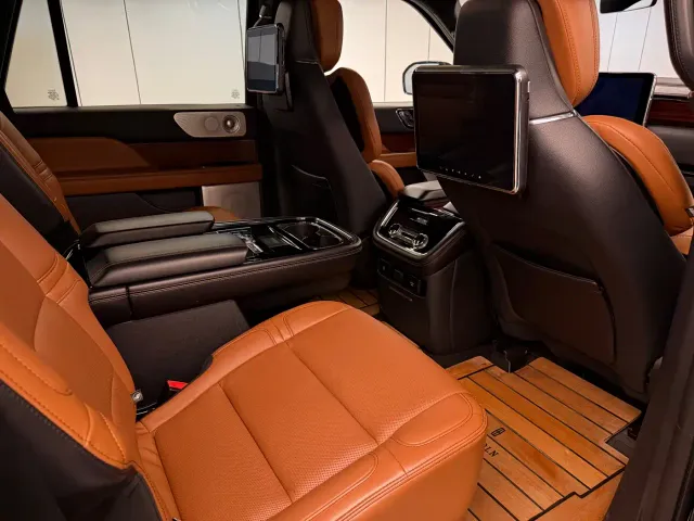 Lincoln Navigator — Фото автомобиля 7