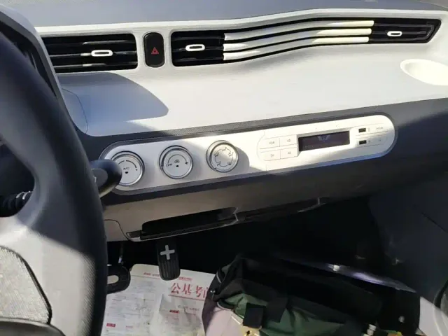 Wuling Hongguang Mini EV — Фото автомобиля 12