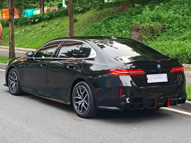 BMW i5 — Фото автомобиля 4