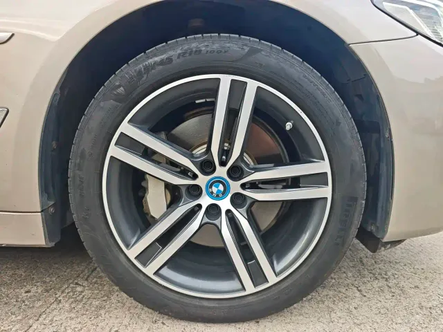 BMW 5 Series — Фото автомобиля 19
