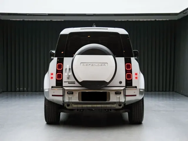 Land Rover Defender — Фото автомобиля 5