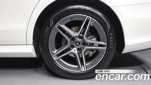 Mercedes-Benz E-Class — Фото автомобиля 6