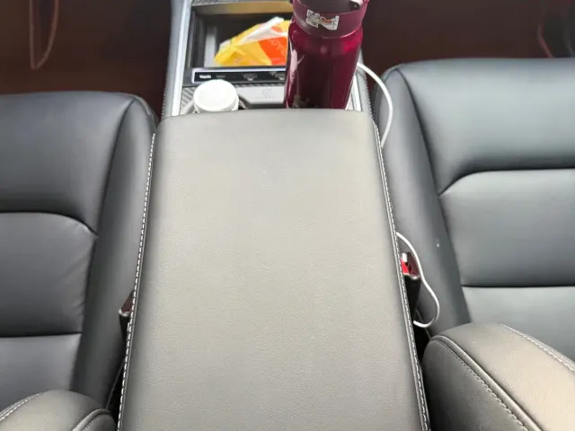 Tesla Model Y — Фото автомобиля 10
