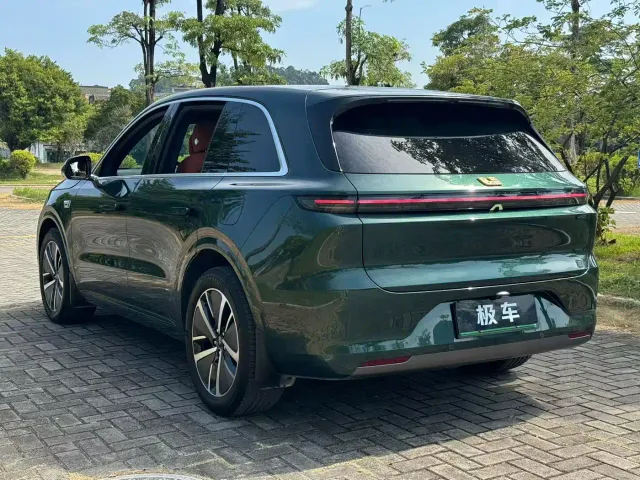 Li Auto L6 — Фото автомобиля 9