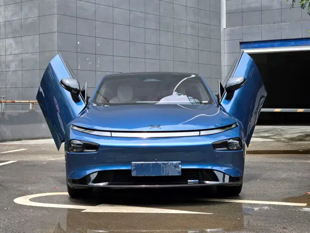 Xpeng P7 — Фото автомобиля 3