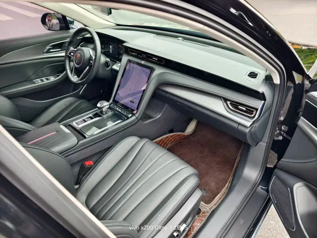 Hongqi H5 — Фото автомобиля 9