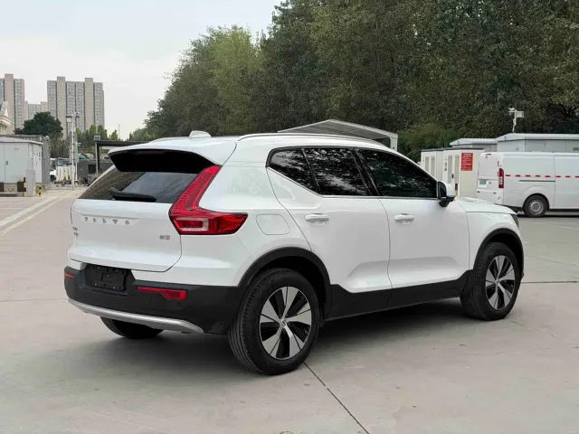 Volvo XC40 — Фото автомобиля 17