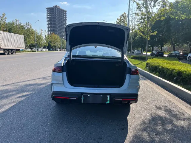 BYD Qin L — Фото автомобиля 19