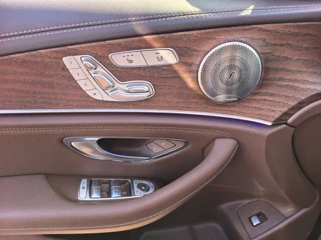 Mercedes-Benz E-Class — Фото автомобиля 8