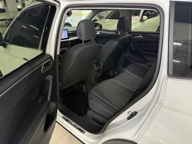 Volkswagen Tiguan L 2025 330TSI Automatic 2WD R-Line Dragon Glory Edition — Фото автомобиля 8