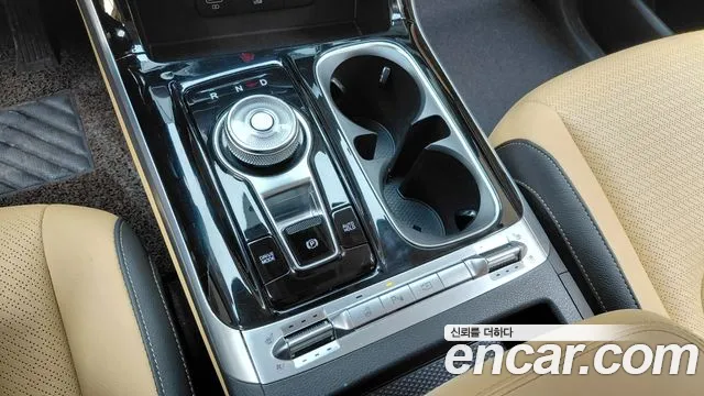 Kia Carnival Generation 4 — Фото автомобиля 12